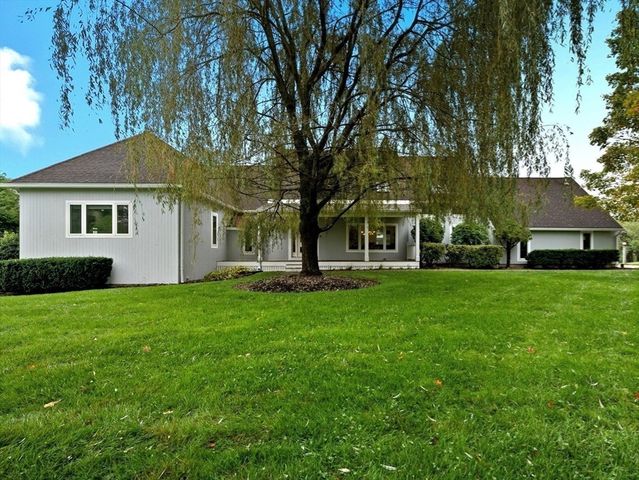 6 Lynbrook Rd, Southborough, MA 01772