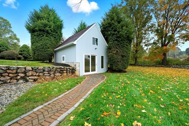 6 Lynbrook Rd, Southborough, MA 01772