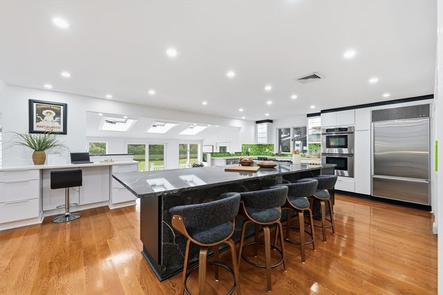 6 Lynbrook Rd, Southborough, MA 01772