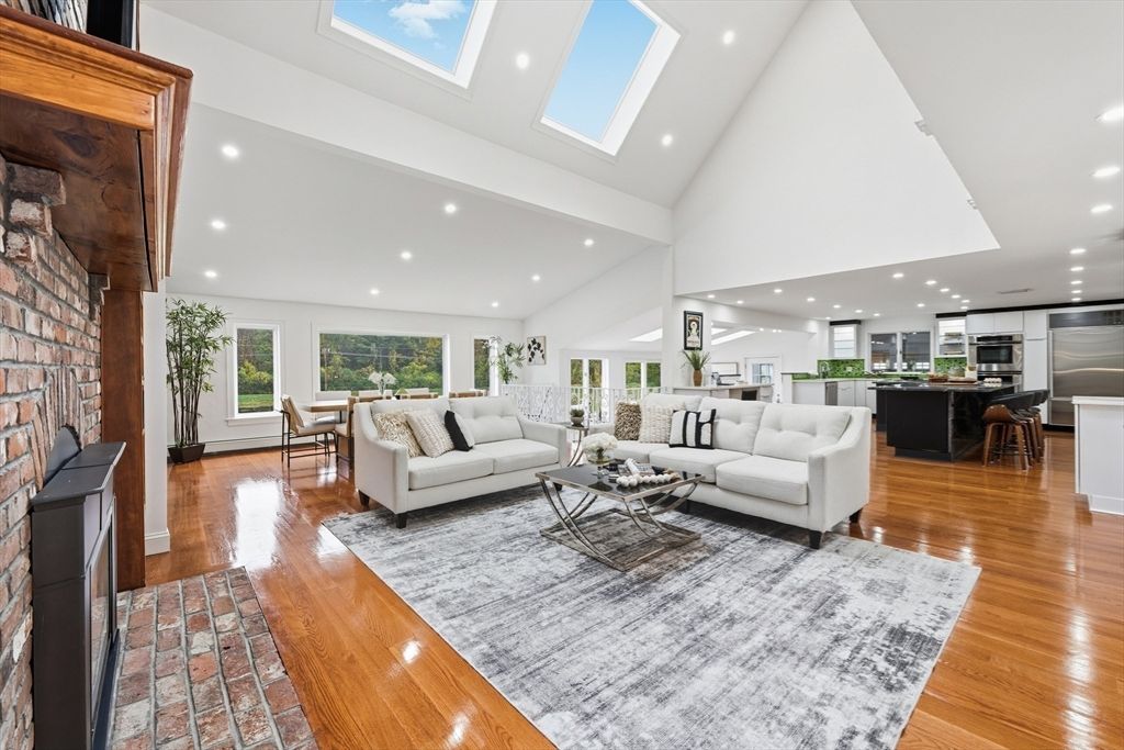 6 Lynbrook Rd, Southborough, MA 01772