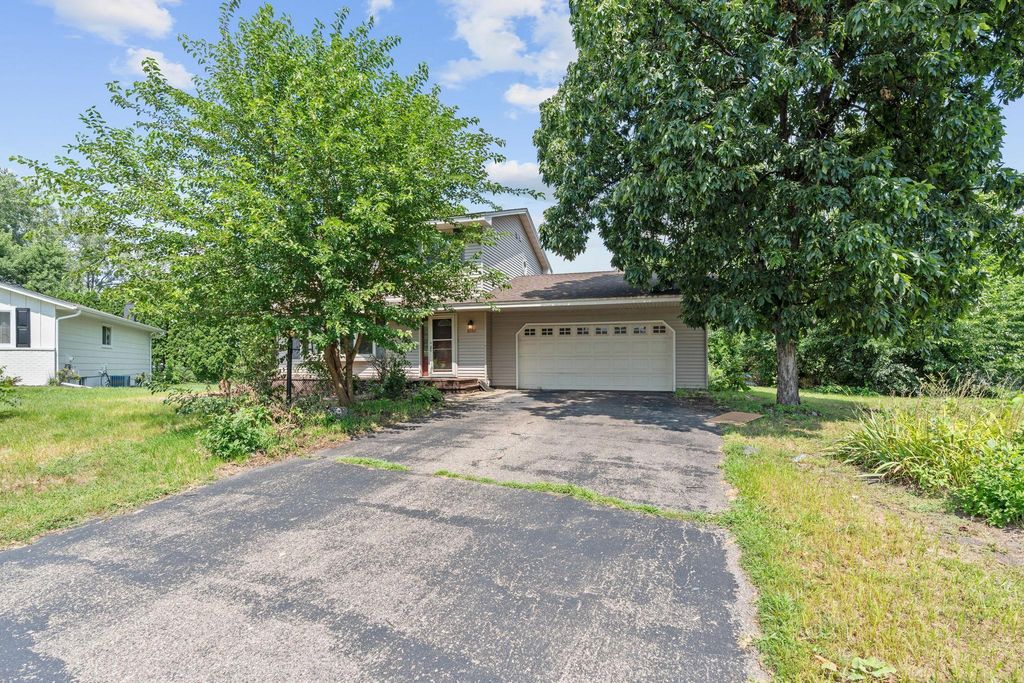 8032 Vincent Circle N, Brooklyn Park, MN 55444 — photo 2