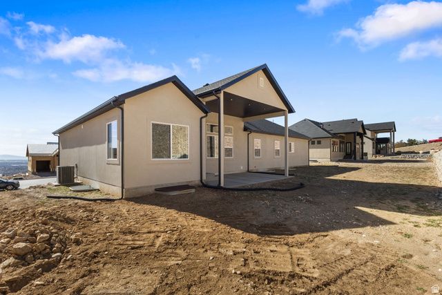638 E MOUNTAIN RD, North Ogden, UT 84414
