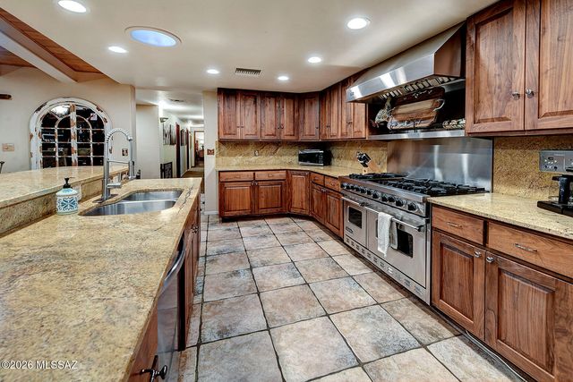 3033 N Pantano Road, Tucson, AZ 85750