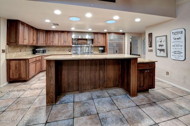 3033 N Pantano Road, Tucson, AZ 85750