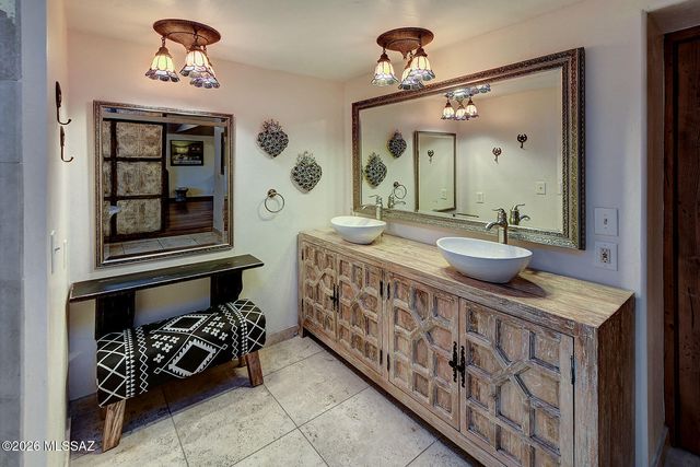 3033 N Pantano Road, Tucson, AZ 85750