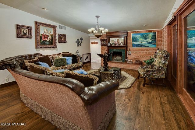 3033 N Pantano Road, Tucson, AZ 85750