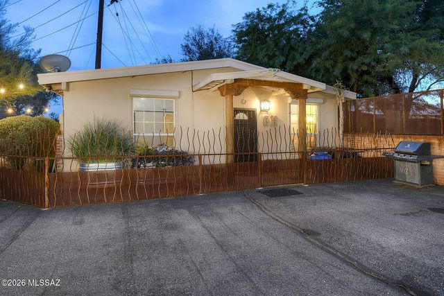 3033 N Pantano Road, Tucson, AZ 85750