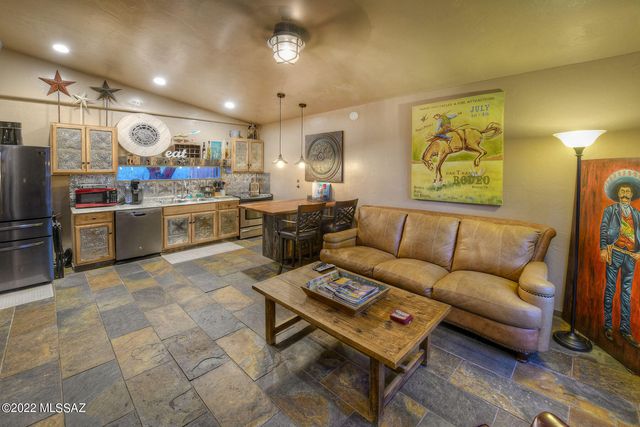 3033 N Pantano Road, Tucson, AZ 85750