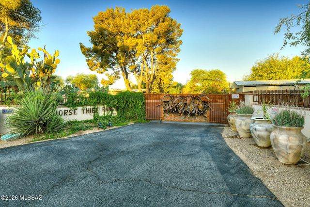 3033 N Pantano Road, Tucson, AZ 85750