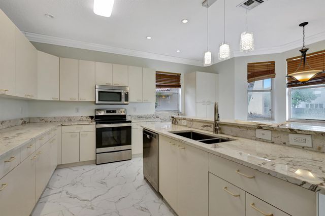 9960 Woodworth Court, Wellington, FL 33414