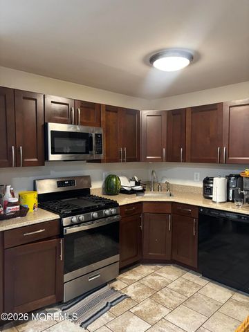 18-6 Augusta Court, Freehold, NJ 07728