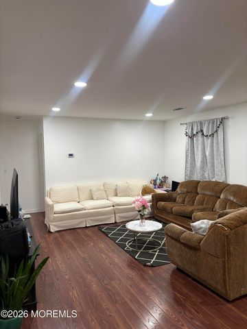18-6 Augusta Court, Freehold, NJ 07728