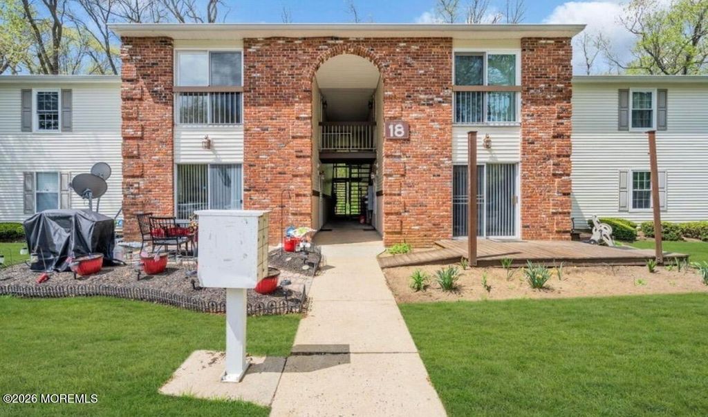 18-6 Augusta Court, Freehold, NJ 07728