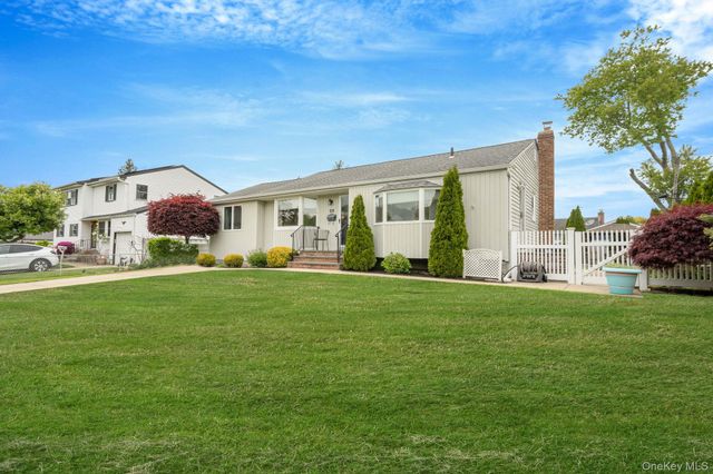 29 Franklin Street, Islip, NY 11751