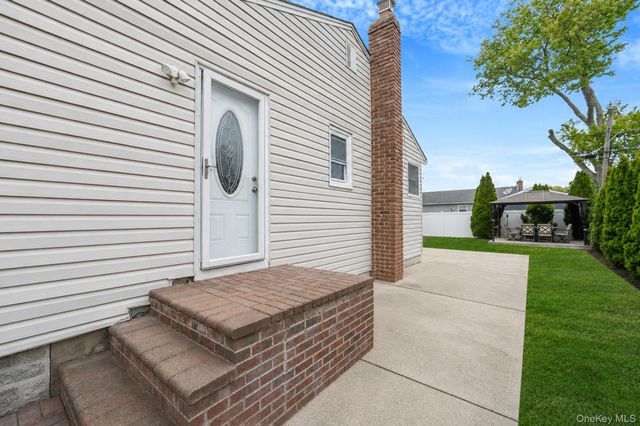 29 Franklin Street, Islip, NY 11751