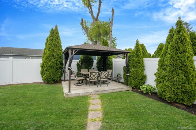29 Franklin Street, Islip, NY 11751