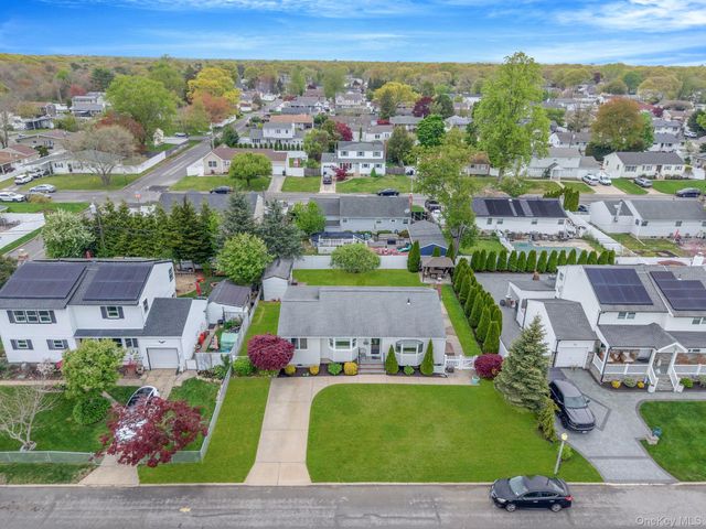 29 Franklin Street, Islip, NY 11751
