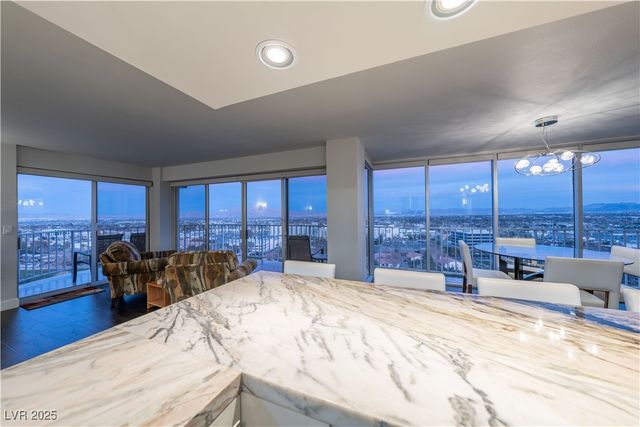 3111 Bel Air Drive 18F, Las Vegas, NV 89109