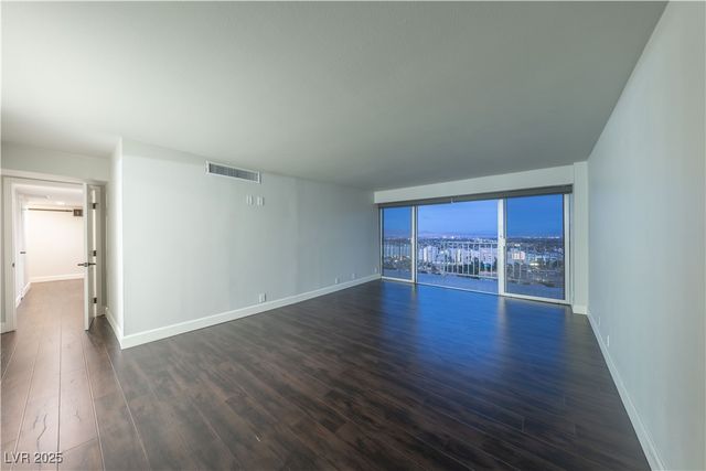 3111 Bel Air Drive 18F, Las Vegas, NV 89109