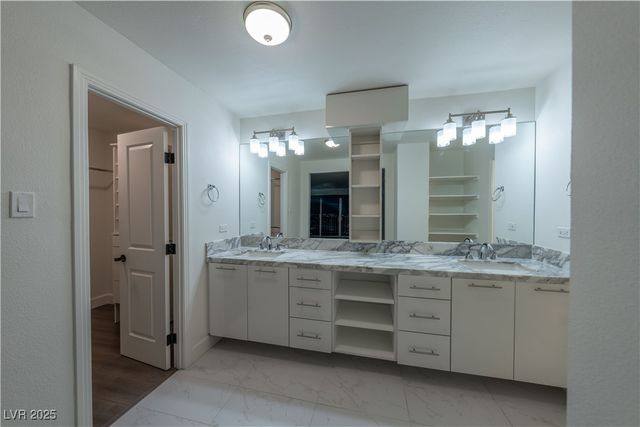 3111 Bel Air Drive 18F, Las Vegas, NV 89109