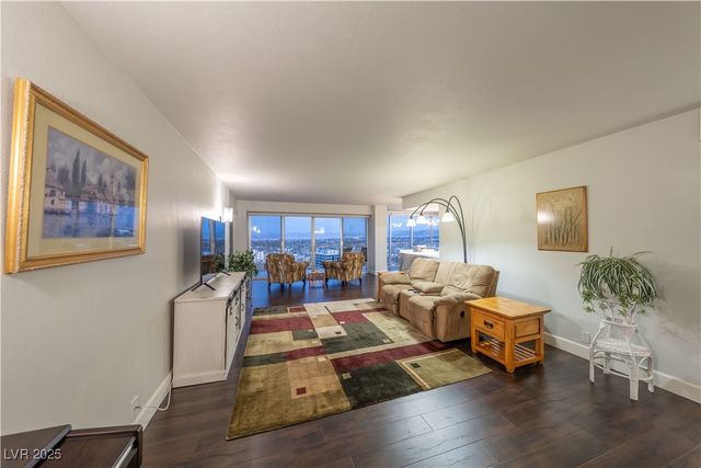 3111 Bel Air Drive 18F, Las Vegas, NV 89109