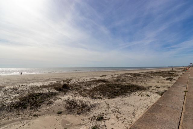 6102 Seawall Boulevard 140, Galveston, TX 77551