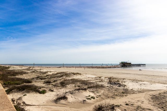 6102 Seawall Boulevard 140, Galveston, TX 77551