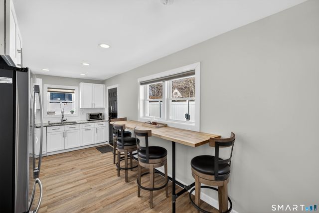 22 Woodlawn Avenue, Waterford, CT 06385