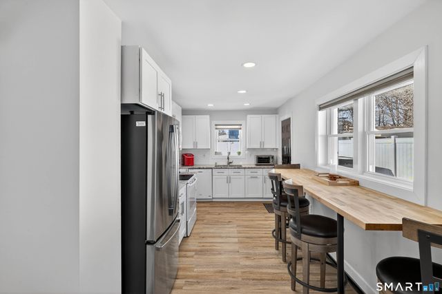 22 Woodlawn Avenue, Waterford, CT 06385