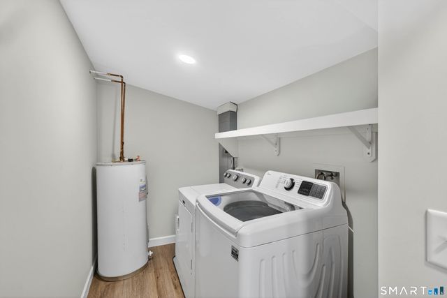 22 Woodlawn Avenue, Waterford, CT 06385