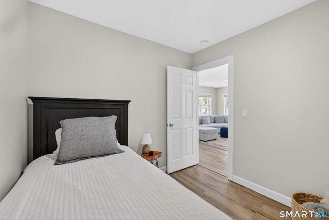 22 Woodlawn Avenue, Waterford, CT 06385