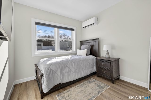 22 Woodlawn Avenue, Waterford, CT 06385