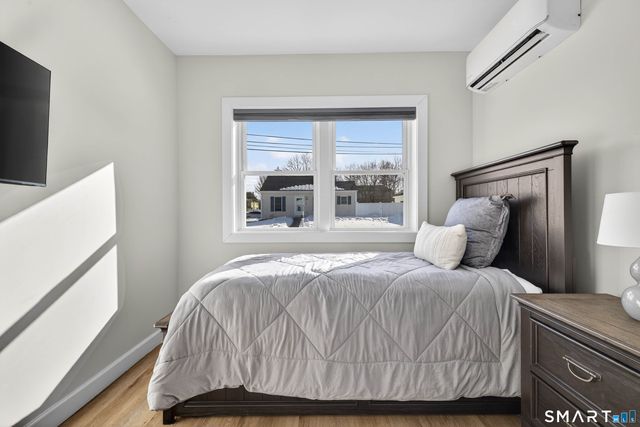 22 Woodlawn Avenue, Waterford, CT 06385