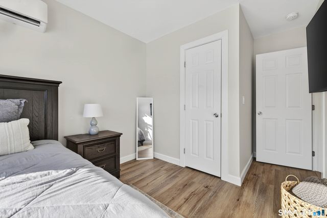 22 Woodlawn Avenue, Waterford, CT 06385