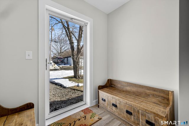 22 Woodlawn Avenue, Waterford, CT 06385