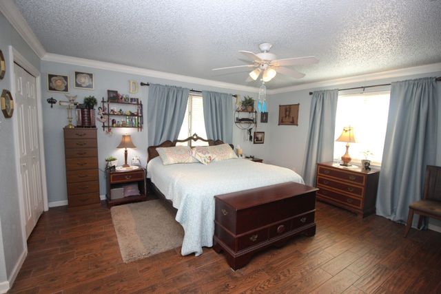 205 Mason Drive, Seven Points, TX 75143