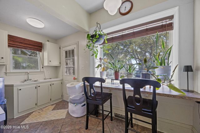 2812 Evans Street, Morehead City, NC 28557