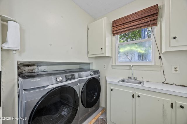 2812 Evans Street, Morehead City, NC 28557