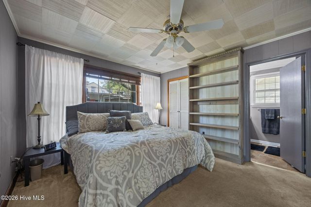 2812 Evans Street, Morehead City, NC 28557