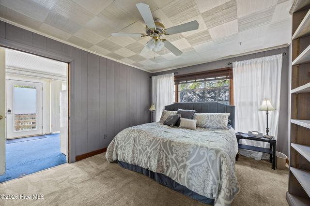 2812 Evans Street, Morehead City, NC 28557