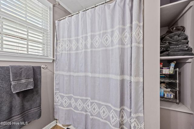 2812 Evans Street, Morehead City, NC 28557