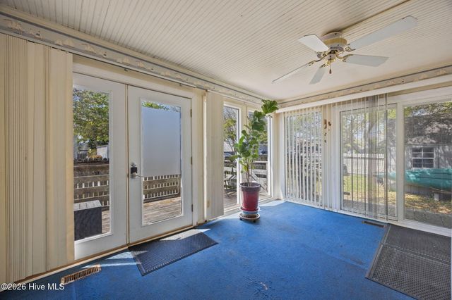 2812 Evans Street, Morehead City, NC 28557