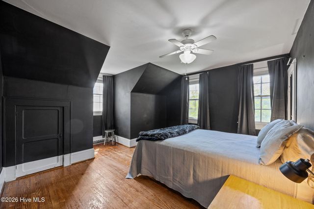 2812 Evans Street, Morehead City, NC 28557