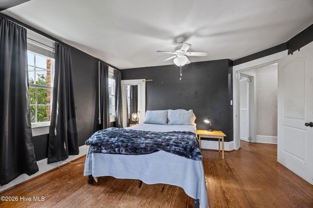 2812 Evans Street, Morehead City, NC 28557