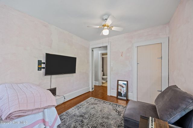 2812 Evans Street, Morehead City, NC 28557