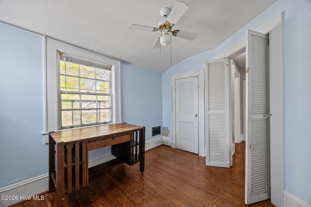 2812 Evans Street, Morehead City, NC 28557