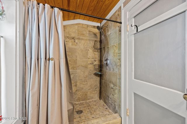 2812 Evans Street, Morehead City, NC 28557