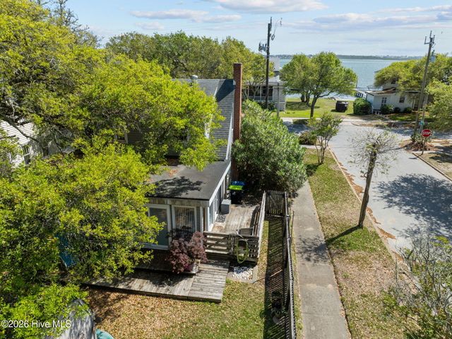 2812 Evans Street, Morehead City, NC 28557
