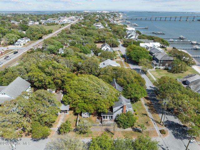 2812 Evans Street, Morehead City, NC 28557