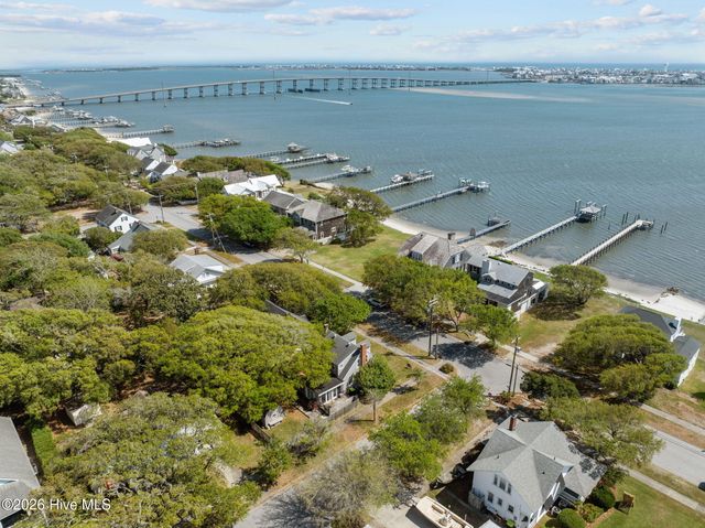 2812 Evans Street, Morehead City, NC 28557